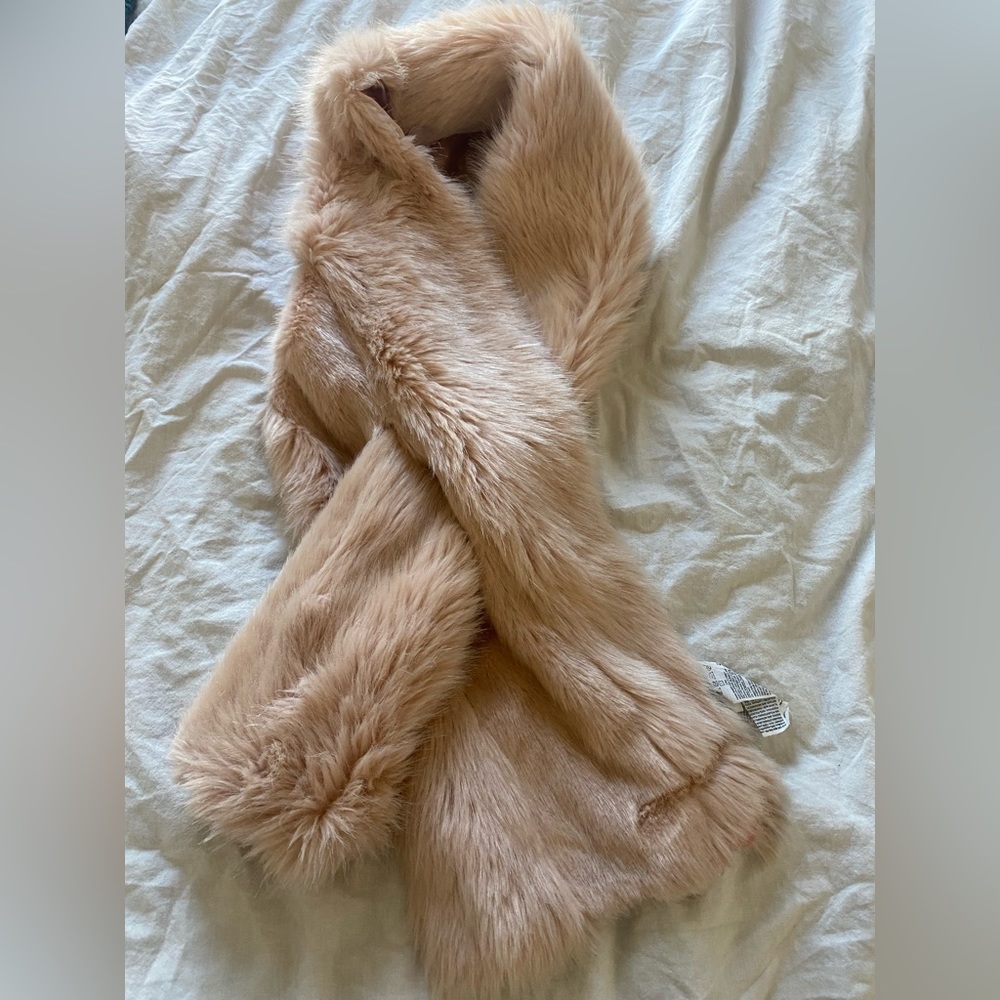 Banana Republic Faux Fur Scarf - Picture 3 of 7
